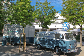 VW Bus T2 (1970) - hier gab's die tollen Curry-Würste - 40. Oldtimer-Meeting Baden-Baden 2016