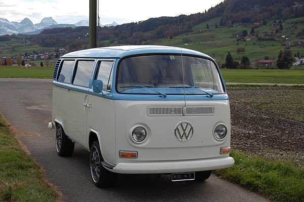 VW Bus T2 (1972) - angeboten als Lot 50 an der Versteigerung der Oldtimer Galerie Toffen vom 1. Dezember 2012