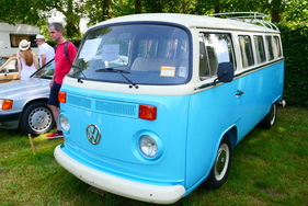VW Bus T2 Camper, 1987 (Brasilien), TÜV bis 10:2026, angeboten für € 24’900.- – Bockhorner Oldtimermarkt 2025