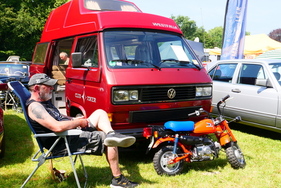 VW Bus T3 Hochdach-Camper von 1988, 133’702 Kilometer, angeboten für € 16790.- – Bockhorner Oldtimermarkt 2025