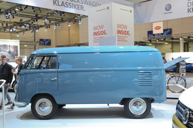 VW Bus Typ 2 T1 (1950) - über Jahrzehnte kaum verändert gebaut (Techno Classica 2017)