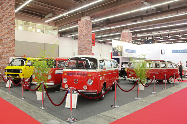 VW Bus Typ 2 T2 (1972) - und andere VW-Bus-Modelle - IAA Heritage by Motorworld 2019