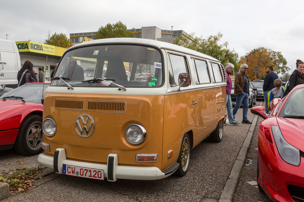 VW Bus – US-Modell mit Positionsleuchten in der Tür – Retro-Saisonabschluss 2024