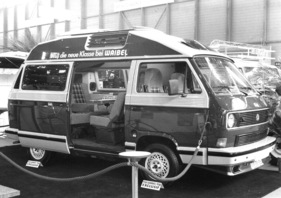 VW Bus - den Dehler gibt es als Sport- oder Konferenzmobil - am Genfer Automobilsalon 1984