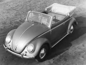 VW Cabriolet (1957) - mit Ausnahme der Dachkonstruktion orientierte sich das Cabrio an der jeweils erhältlichen Limousine