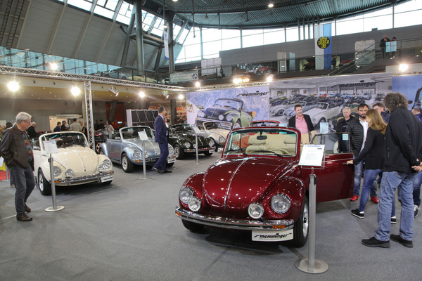 Bild: VW Cabrios in allen Farben bei Memminger - Retro Classics Stuttgart 2020