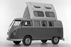VW-Camping-Bus Modell 1964 – auf Wunsch gab es bei Westfalia das Doormobile-Klappdach von Martin Walter UK