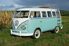 VW Combi T1 1500 (1973) - als Lot 64 an der Artcurial "Automobiles Sur les Champs" Versteigerung am 3. Dezember 2020