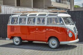 VW Combi T1 Modifiziertes Modell "Samba" mit 23 Fenstern (1968) - als Lot 097 angeboten an der Artcurial Rétromobile Paris Versteigerung am 2. Februar 2024
