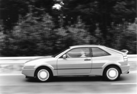 VW Corrado (1988) - der Heckflügel fuhr ab einer gewissen Geschwindigkeit aus, konnte aber auch per Schalter angehoben werden