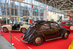 VW Exportlimousine (1953) - "Brezelkäfer" neben Maserati - 42. Auto e Moto d'Epoca 2025