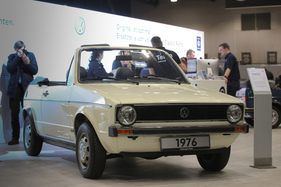 VW Golf 1 Cabriolet Prototyp (1976) - ohne Überrollbügel und mit flacherem Verdeck, so nicht in die Serienproduktion gelangt - Bremen Classic Motorshow 2019