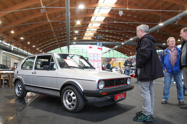 VW Golf 1 GTI 1.6 (1980) - diese Ausführung gab es so nur im Jahr 1980, mit Klimaanlage und frischer Überholung für EUR 34'990 angeboten - Motorworld Classics Bodensee 2022