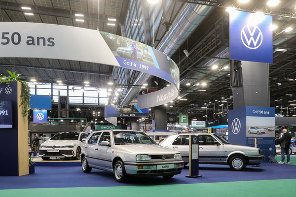 VW Golf (1994) - die dritte Generation, gebaut von 1991 bis 1997, war auf Sicherheit getrimmt - Rétromobile Paris 2024