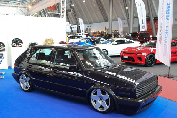 Bild: VW Golf 2 mit Borbet-Felgen und einigem Tuning - Retro Classics Stuttgart 2020