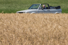 VW Golf Cabriolet 1800 (1988) - beim Fahren stört der Bügel überhaupt nicht