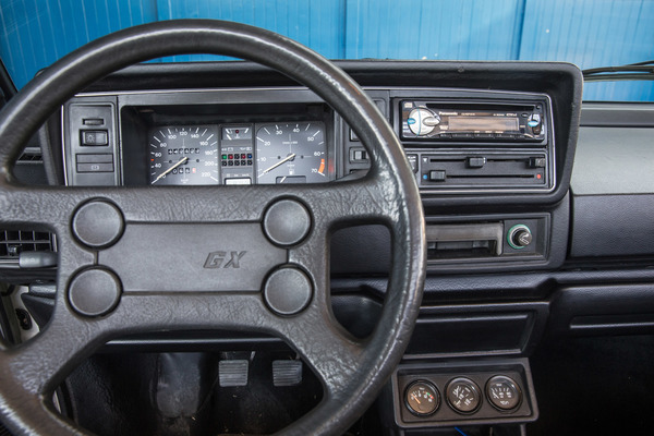 VW Golf Cabriolet 1800 (1988) - das Lenkrad muss noch auf Leder verzichten