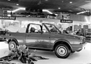 VW Golf Cabriolet (1979) - Nachfolger des 1303, Der Überrollbügel dient gleichzeitig der Gurtverankerung als auch als Führungselement für die Seitenfenster - Genfer Automobilsalon 1979