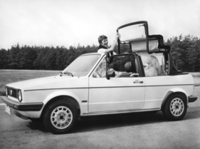 VW Golf Cabriolet (1979) - das Verdeck lässt sich leicht von Hand öffnen
