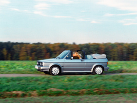 VW Golf Cabriolet (1989) - bereits mit Verbreiterungen und Stossfängern in Wagenfarbe