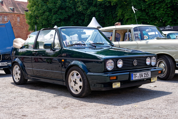 VW Golf Cabriolet (1993) – Den Golf II hat VW bei den Cabrios übersprungen. Als dieses hier gebaut wurde, war sogar schon der Golf III auf dem Markt – Oldtimer Open Air 2024