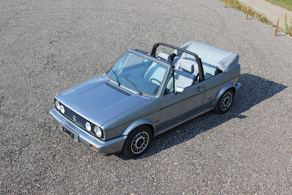 VW Golf Cabriolet Ice Blue Special (1988) - angeboten an der Versteigerung der Oldtimer Galerie in Toffen am 28. November 2015