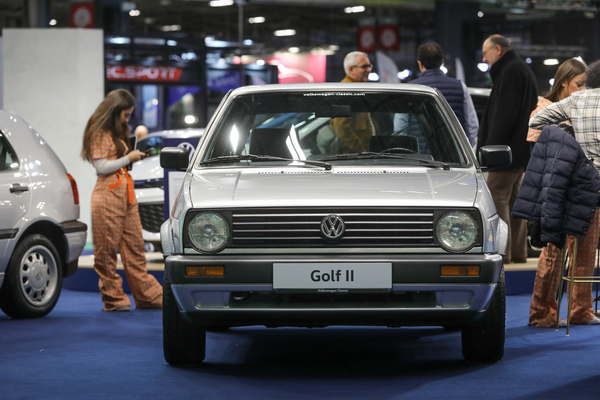 VW Golf GL (1990) - die zweite Generation wurde von 1983 bis 1991 gebaut - Rétromobile Paris 2024