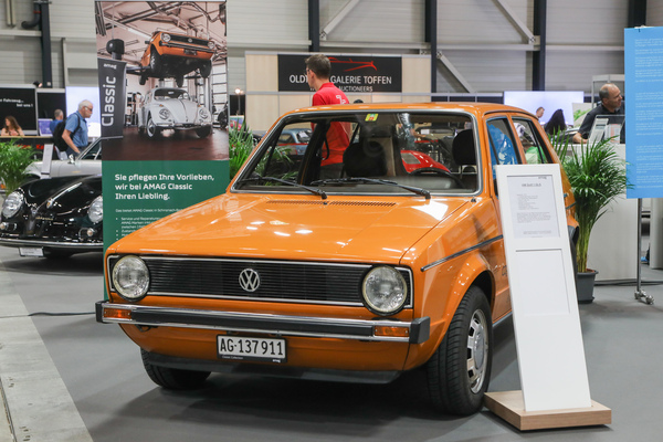 VW Golf GLS (1978) - back then, 70 hp at 800 kg was enough for extremely fast progress, now the Golf is fueled with synfuels - Swiss Classic World Lucerne 2023