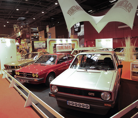 VW Golf GTI (1976) - neben Alfasud Sprint und BMW 6-er - sie feierten am Pariser Salon 1976 Premiere - Rétromobile Paris 2016