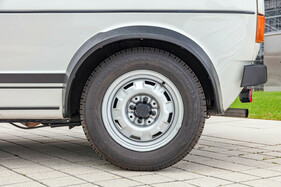 VW Golf GTI (1977) – die hohen Reifen tragen zum guten Fahrkomfort bei.