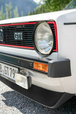VW Golf GTI (1977) – mit Zusatzscheinwerfern versehen