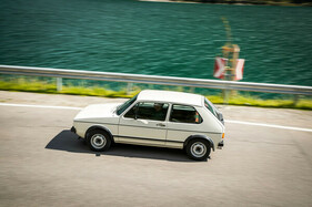 VW Golf GTI (1977) – natürlich mit Seitenstreifen