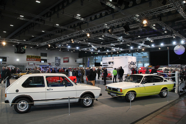 VW Golf GTI (1978) - weniger Hubraum, fast gleich viel Leistung, am Anfang waren es sogar mehr - Sonderschau "Rivalen" an der Bremen Classic Motorshow 2020