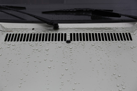 VW Golf GTI (1981) - der Serien-Golf muss mit weniger Schlitzen auskommen