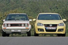 VW Golf GTI Sondermodell Pirelli (1983) - zusammen mit dem Golf 5 GTI von 2007