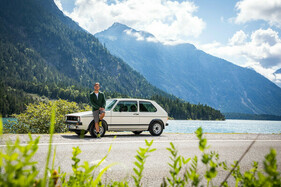 VW Golf GTI vs. BMW 1802 touring – der Golf fühlt sich auch heute keineswegs veraltet an.