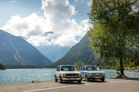 VW Golf GTI vs. BMW 1802 touring – farblich bettet sich der Golf nicht so schön in die Umgebung ein wie der 1802 touring.