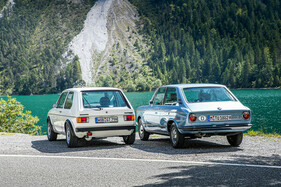 VW Golf GTI vs. BMW 1802 touring – man beachte die Kennzeichen.