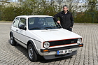 Bild: VW Golf I GTI (1978) – Dennis Weber mit "seinem" GTI