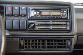 VW Golf II GTI (1989) - Mittelkonsole mit diversen unbenutzten Schaltern