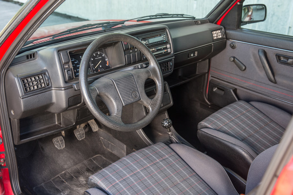 VW Golf II GTI (1989) - ganz schön grau/schwarz - das Interieur des GTI