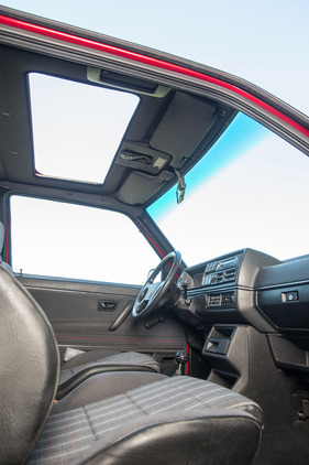 VW Golf II GTI (1989) - viel Licht im Innern, vor allem mit dem aufpreispflichtigen Schiebedach