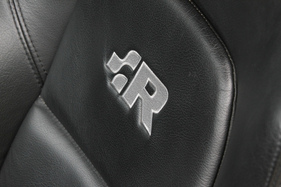 VW Golf IV R32 (2003) - "R"-Emblem auf den König-Sitzen