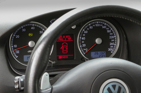 VW Golf IV R32 (2003) - Tacho bis 300 km/h