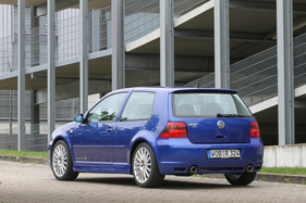 VW Golf IV R32 (2003) - die Räder füllen die Radhäuser gut aus