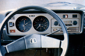 VW Golf LS (1974) - auch im LS ist der Drehzahlmesser nicht serienmässig an Bord VW Golf LS (1974) - auch im LS ist der Drehzahlmesser nicht serienmässig an Bord