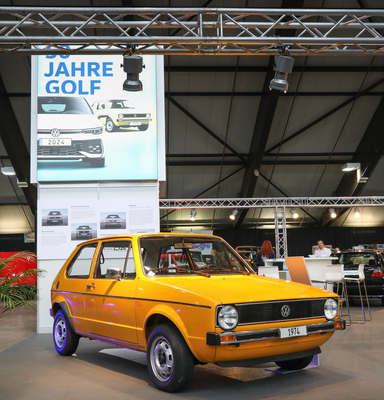 Bild VW Golf LS (1974) - frühe Generation-1-Automatik-Version - 50 Jahre VW Golf Sonderschau - Swiss Classic World Luzern 2024