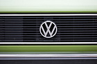 VW Golf LS (1976) - VW-Zeichen schön eingemittet
