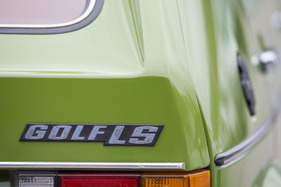 VW Golf LS (1976) - alles sauber angeschrieben, die Ausstattungsversion L und der Sportmotor S