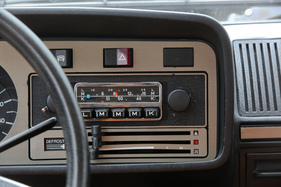 VW Golf LS (1976) - ein Dreiwellen-Radio musste genügen und das war nicht günstig